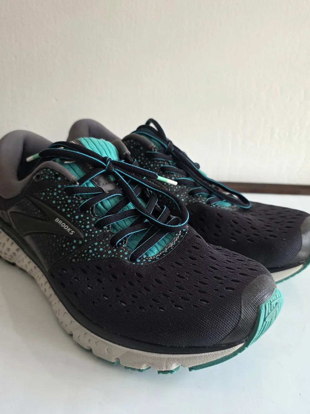 Brooks Women’s Black and Teal Athletic Running Sneakers